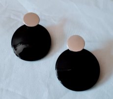 Oorbellen resin zwart met zilver oorsteker
