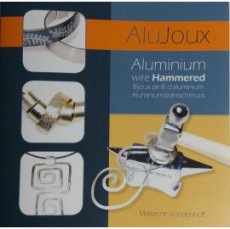 Boek aluminium juwelen met de structuurhamer Boek juwelen maken met de structuurhamer