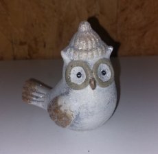 Stenen uil met glitters zittend Stenen uil met glitters zittend